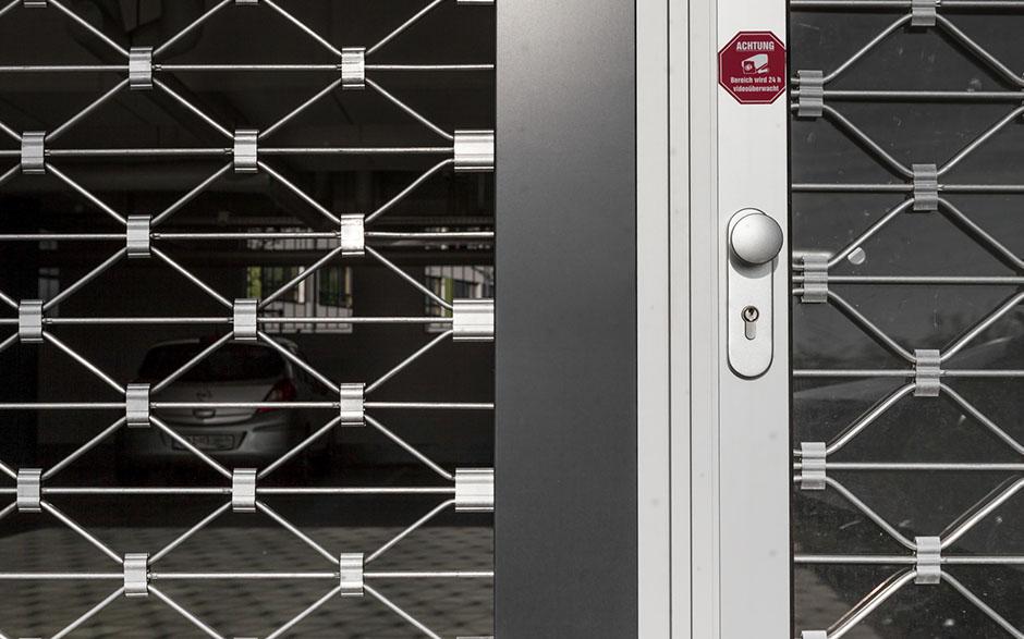 store roulant exterieur Le Blanc-Mesnil